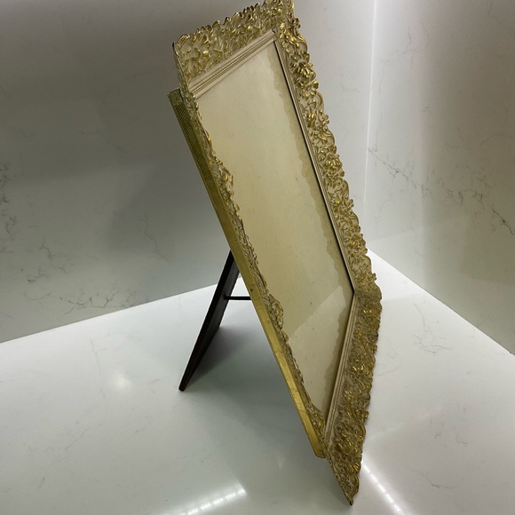 Vintage Floral Frame gold/brass tone metal w/ off white Hollywood Regency - Picture 5 of 9